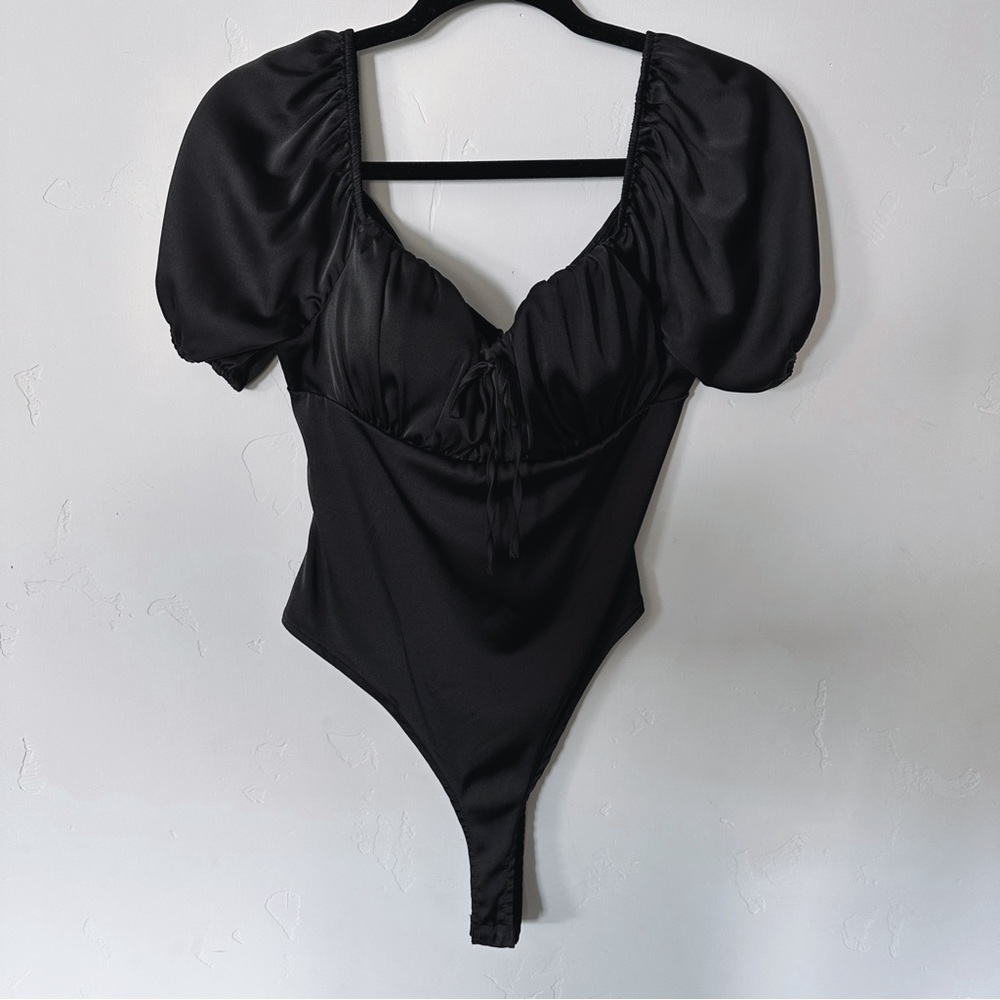 LOVE TREE Black Satin Sweetheart neckline Short Sleeve Bodysuit